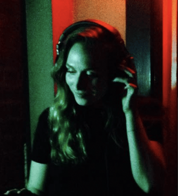 female-wedding-dj-nyc-samantha-simmons-7.png