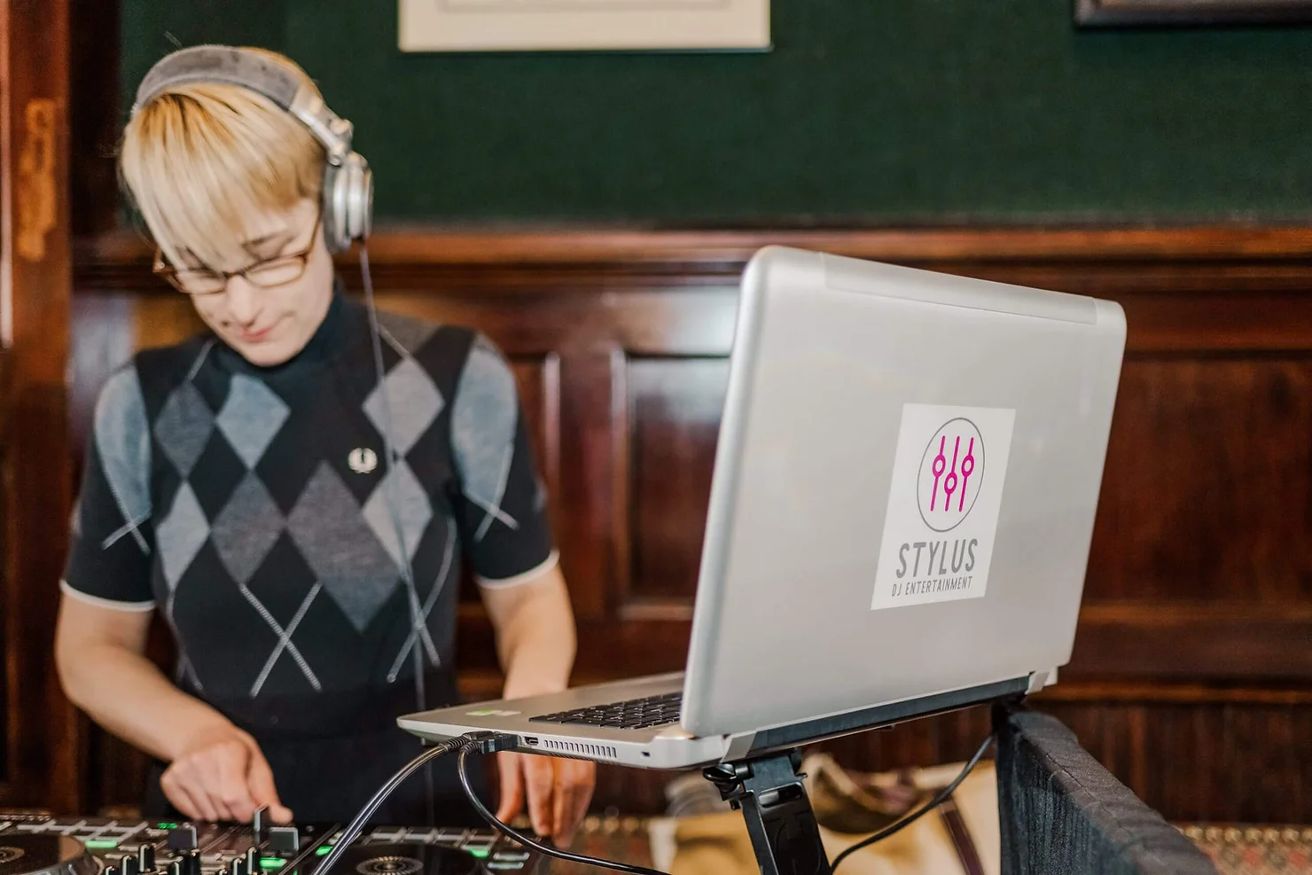 The top 10 wedding DJs in NYC
