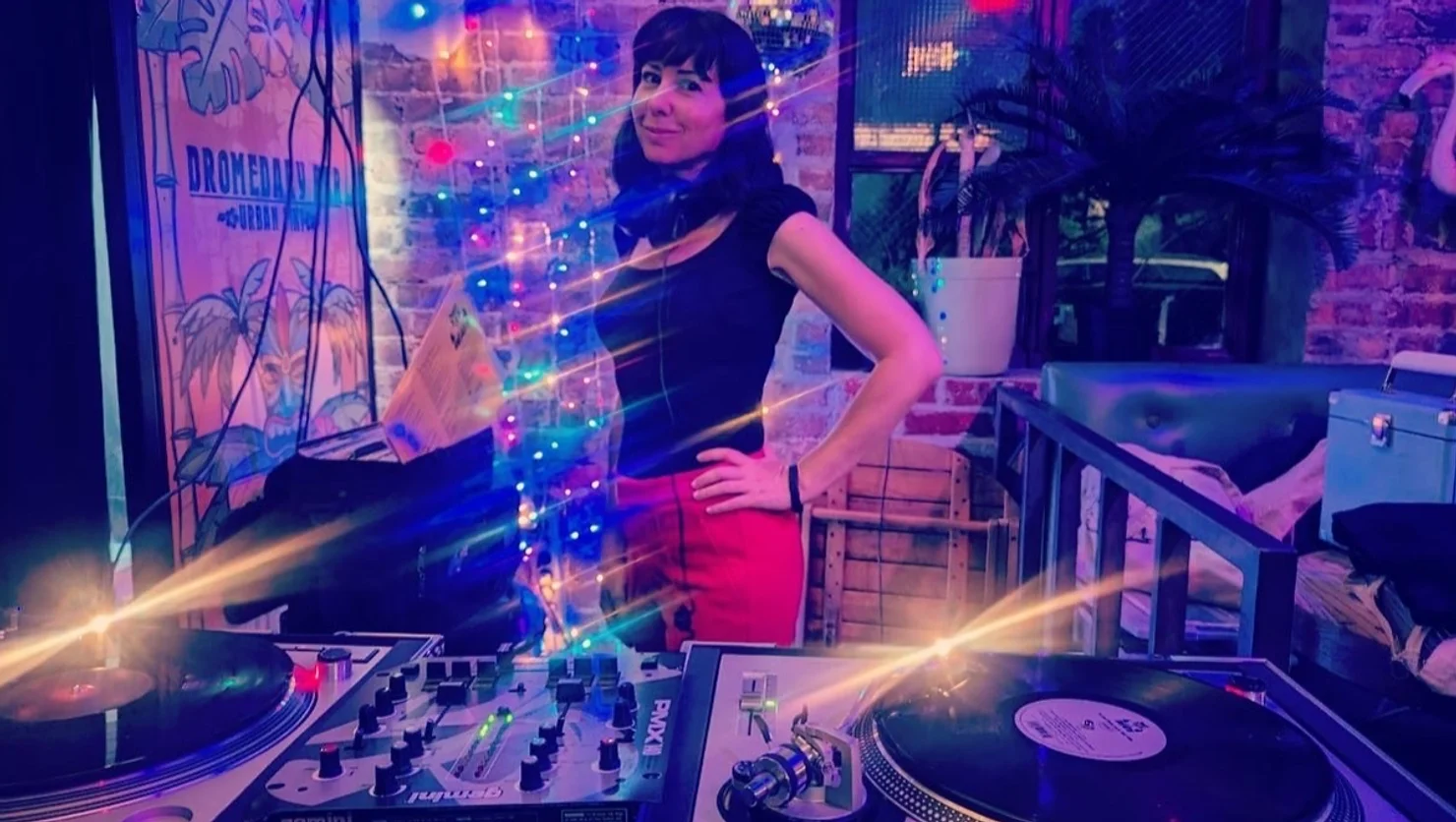 nyc non traditional wedding dj jen jones
